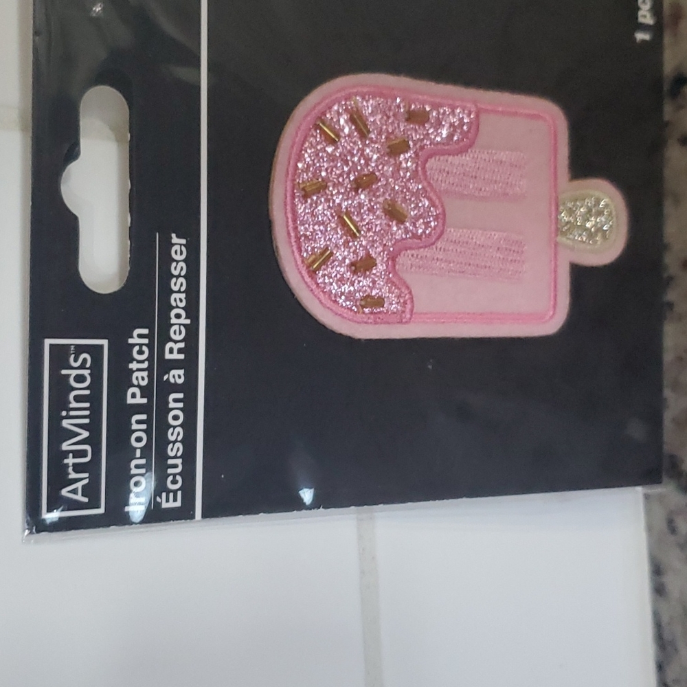 ARTMINDS IRON-ON PATCH - Picture 1 of 4